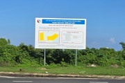 Khu đất công cộng, dịch vụ đô thị tại Dự án Tổ hợp thể thao, giải trí và thương mại Hòa Xuân, quận Cẩm Lệ, TP. Đà Nẵng đã được cắm biển thông báo đấu giá quyền sử dụng đất. Ảnh: Minh Hạnh
