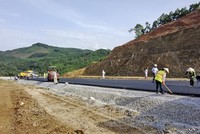 Nhiều nhà thầu xây dựng ở thế bị động, phải chịu rủi ro trượt giá
