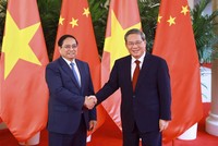 Thủ tướng Phạm Minh Chính và Thủ tướng Trung Quốc Lý Cường trước khi bắt đầu cuộc hội đàm chiều ngày 24/6 - Ảnh: VGP