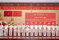 Thiếu tướng Nguyễn Thanh Liêm - Giám đốc Công an tỉnh Quảng Trị đã trao các quyết định bố trí cán bộ đối với các Trưởng phòng