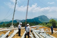 Vật tư, thiết bị phục vụ thi công đã được tập kết trên công trường. Ảnh: Việt Anh