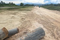 Công trường đường vành đai phía Bắc tỉnh Quảng Nam đoạn qua xã Điện Tiến (thị xã Điện Bàn) sau hơn 8 tháng thi công (ảnh chụp chiều 30/5/2025). Ảnh: Hà Minh