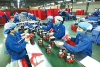 5 tháng đầu năm 2025, kim ngạch xuất khẩu hàng hóa đạt 180,23 tỷ USD, tăng 14% so với cùng kỳ năm trước. Ảnh: Huấn Anh