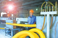 Các hiệp định thương mại tự do mà Việt Nam đã ký kết mở ra cơ hội cho doanh nghiệp trong nước tham gia đấu thầu để xuất khẩu hàng hóa, dịch vụ ra thị trường quốc tế. Ảnh: Lê Tiên