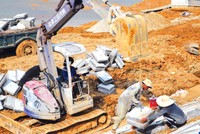 Gói thầu số 17 thuộc Dự án Khắc phục các điểm sạt lở bờ sông Trà Câu (tỉnh Quảng Ngãi) có giá dự toán 57,179 tỷ đồng. Ảnh minh họa: T. Phương