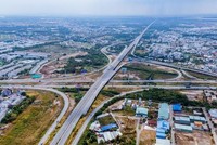 Nếu việc sáp nhập được thực hiện đồng bộ với đầu tư hạ tầng, đặc biệt là đường vành đai, cảng biển, sân bay và hạ tầng số, các khu công nghiệp sẽ không còn bị giới hạn bởi ranh giới hành chính. Ảnh: Internet