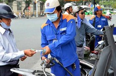 Hôm nay, giá xăng giảm 900 đồng/lít?