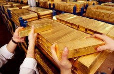 Giá vàng giảm mạnh xuống mức thấp nhất trong tuần.