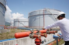 Trong 5 tháng đầu năm 2018, giá trị nhập khẩu xăng dầu tăng 38,6% so với cùng kỳ năm trước. Ảnh: Tiên Giang