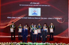 Ông Nguyễn Văn Luyến- Thành viên HĐTV- Tổng Giám đốc thay mặt cho Lãnh đạo UDIC tham gia nhận giải thưởng 