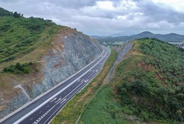 70/83 km đường bộ cao tốc đoạn Vân Phong - Nha Trang đã được đưa vào khai thác ảnh: Internet