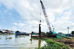 Cầu Giải phóng 9, TP. Rạch Giá (tỉnh Kiên Giang) được khởi công xây dựng ngày 19/4/2025 theo đúng kế hoạch. Ảnh: Trần Hiếu