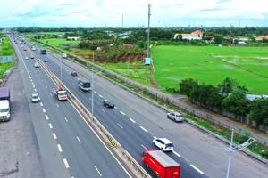 Phó Thủ tướng Chính phủ Trần Hồng Hà đề nghị, VEC chủ động đề xuất phương án mở rộng các đoạn tuyến cao tốc Bắc - Nam phía Đông, gửi Bộ Xây dựng trong ngày 2/6/2025. Ảnh: Lê Tiên