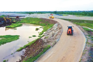 Thị trường trái phiếu doanh nghiệp có cơ hội lớn mạnh nếu doanh nghiệp trúng thầu các dự án lớn huy động được vốn qua kênh này. Ảnh: Lê Tiên