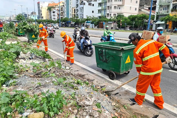 Gói thầu chăm sóc bảo dưỡng duy trì công viên cây xanh và duy tu nạo vét hệ thống cống thoát nước trên địa bàn Quận 5 (TP.HCM) có giá 91,468 tỷ đồng. Ảnh minh họa: Song Lê