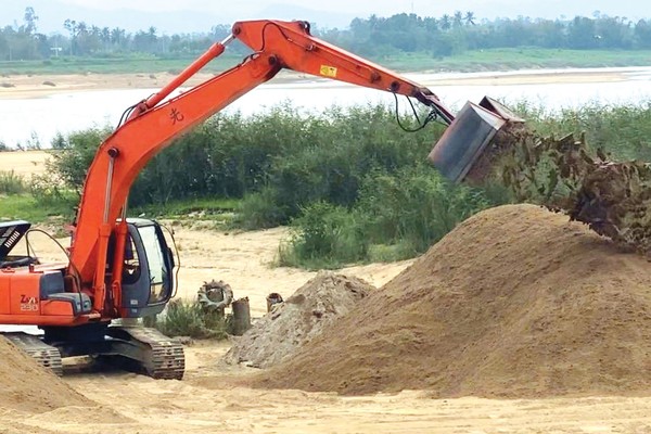 Quảng Nam đang là “điểm nóng” về đấu giá quyền khai thác khoáng sản làm vật liệu xây dựng thông thường. Ảnh minh họa: Gia Khang
