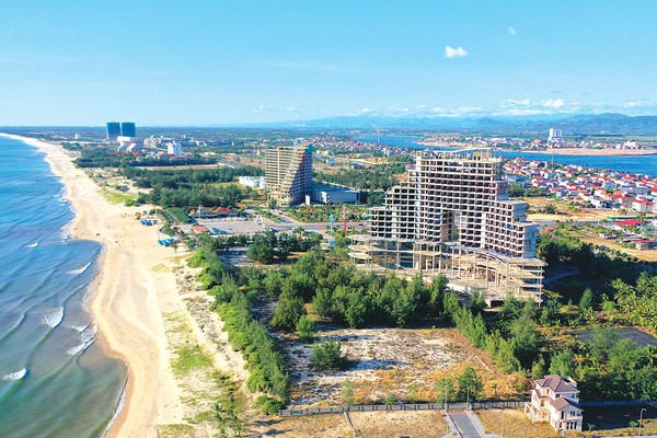 Khách sạn 5 sao Pullman Quảng Bình của Công ty CP Du lịch Hà Nội - Quảng Bình đang trong giai đoạn đầu tư xây dựng. Ảnh: Nhã Chi