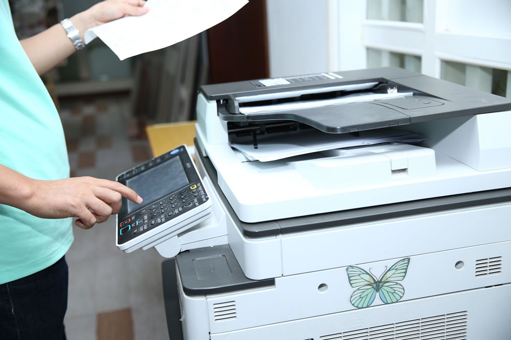 Gắn thêm tính năng cho hàng hóa khi dự thầu: Hãng sản xuất can thiệp vào hồ sơ mời thầu? Hàng hóa trong nhiều gói thầu không đơn thuần là cuộc đua giữa các nhà thầu mà còn là sự giành giật thị phần của các hãng sản xuất. Ảnh: Nhã Chi
