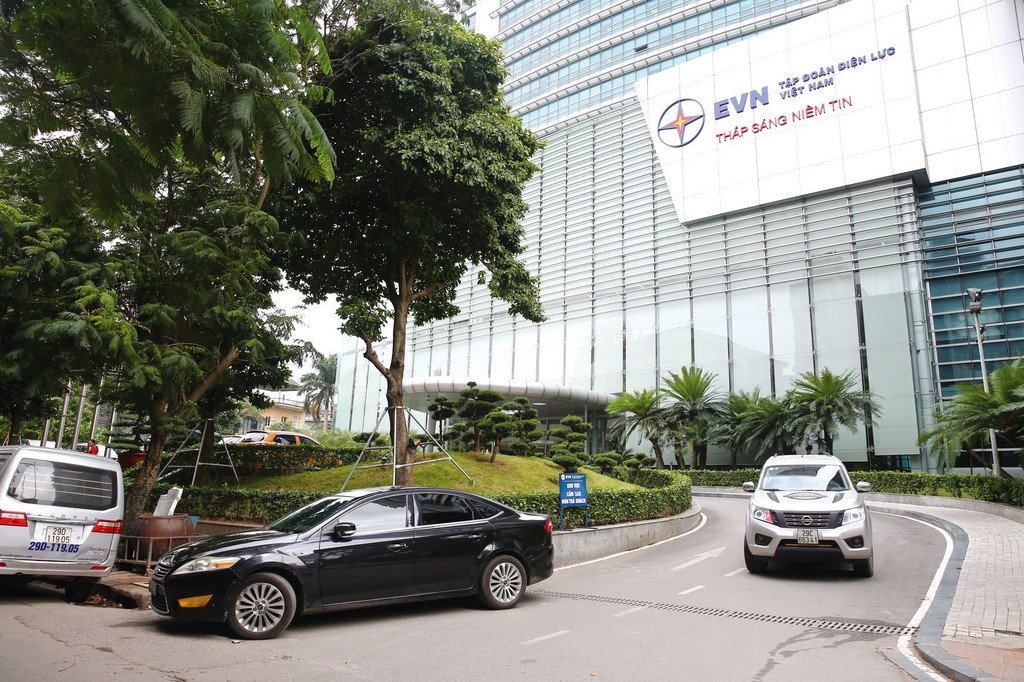 Vui buồn công tác đấu thầu năm 2019 Tập đoàn Điện lực Việt Nam có tỷ lệ giá trị gói thầu áp dụng đấu thầu qua mạng chiếm 58,1% tổng giá trị các gói thầu. Ảnh: Lê Tiên