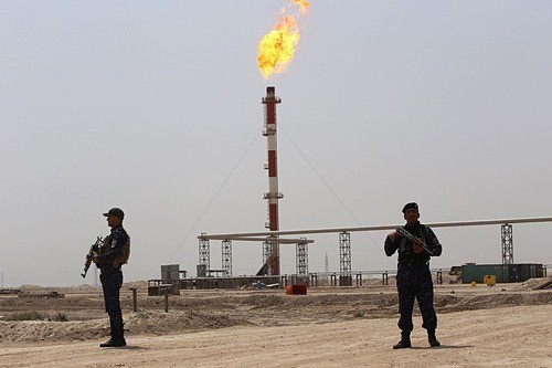 Lực lượng an ninh bảo vệ mỏ dầu của Exxon MobiltạiWest Qurna 1.Ảnh:Reuters