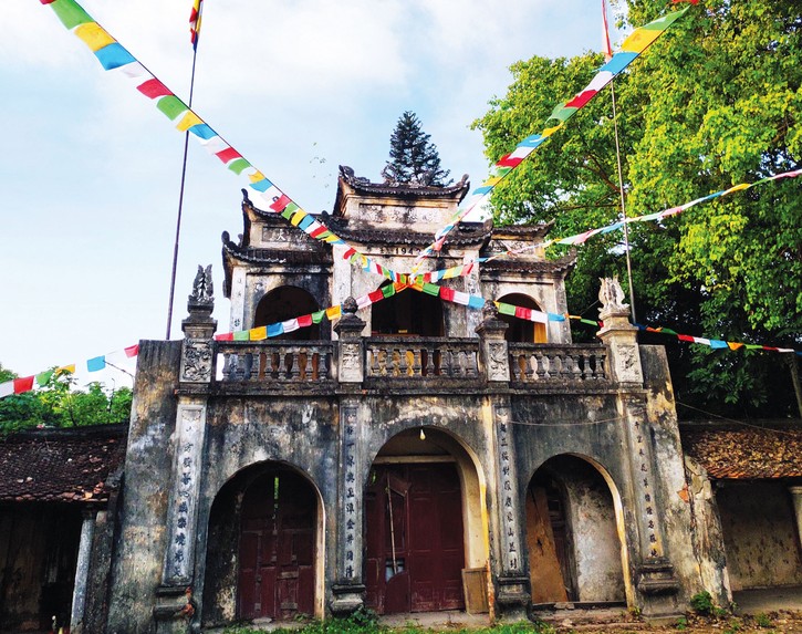 Tam quan cổ kính chùa Quang Ân