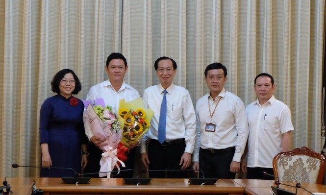 Phó Chủ tịch UBND Quận 1 Lưu Trung Hòa (thứ 2 từ trái qua) được điều động về SAGRI