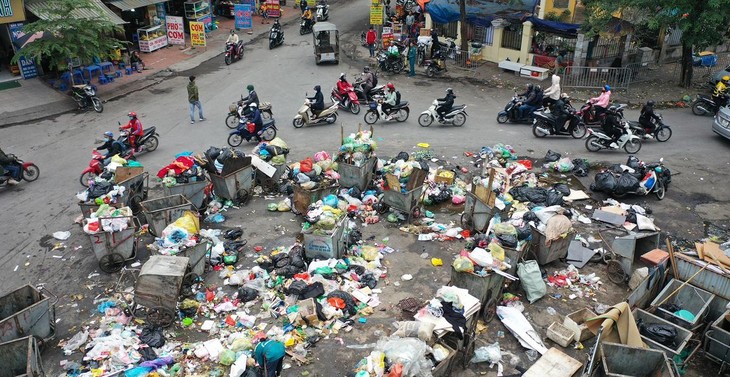 Theo phản ánh của một số quận, huyện phát sinh một số khó khăn khi xảy ra ùn ứ rác trên địa bàn. Ảnh Internet