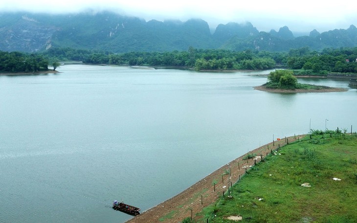 Gói thầu số 35 Xây dựng hệ thống kênh chính thuộc Dự án Hồ
chứa nước Bản Lải (giai đoạn 1), tỉnh Lạng Sơn có giá gói thầu là 207,645 tỷ đồng.
Ảnh minh họa: Phú An