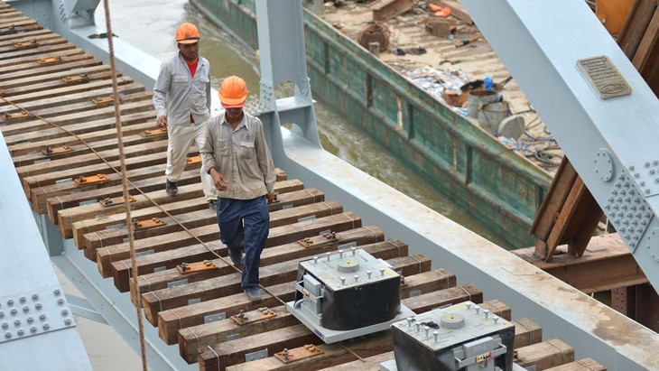 Dự án Cải tạo, nâng cấp các cầu yếu và gia cố trụ chống va xô trên tuyến đường sắt Hà Nội - TP.HCM có tổng mức đầu 1.949 tỷ đồng. Ảnh: Quang Tuấn