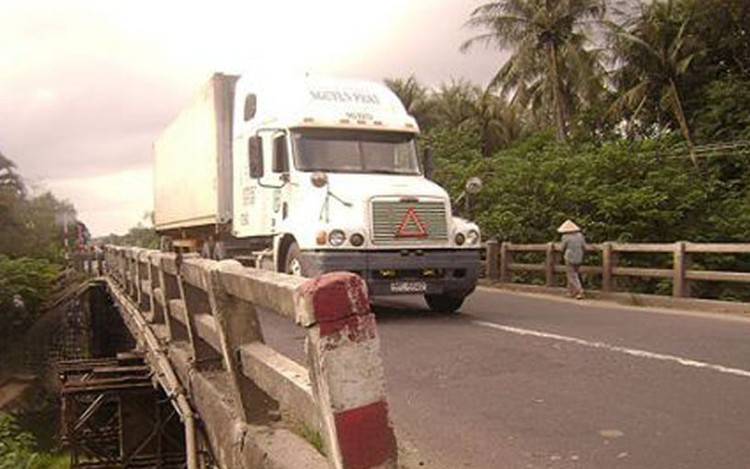 Phê duyệt khung chính sách bồi thường Dự án Tín dụng ngành cải tạo cầu yếu