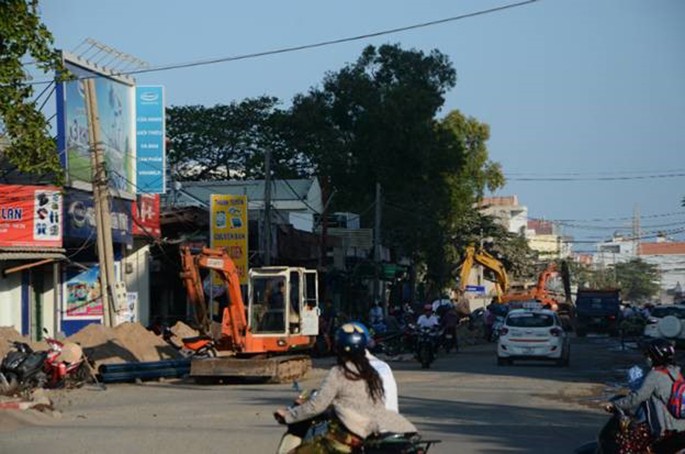 Dự án nâng cấp, cải tạo đường Nguyễn Hữu Cảnh, phường 9, TP Vũng Tàu đã hoàn thành 50%, tuy nhiên, hiện còn vướng 29 hộ dân đang khiếu nại về giá đền bù. (Ảnh: Mạnh Cường)