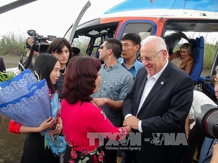 Lãnh đạo tỉnh Quảng Ninh đón tiếp Tổng thống Reuven Rivlin.