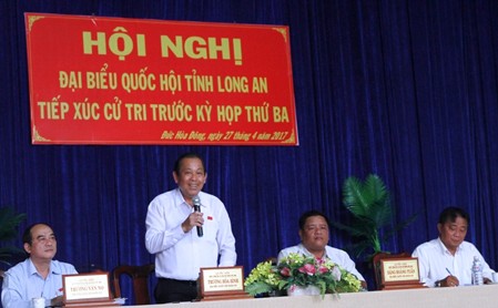 Phó Thủ tướng Thường trực phát biểu với cử tri huyện Đức Hòa. Ảnh: VGP