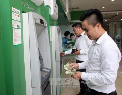 Ngân hàng Nhà nước yêu cầu đảm bảo thời gian phục vụ của hệ thống ATM. Ảnh minh họa: TTXVN