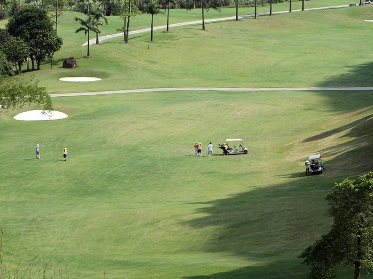 Công ty TNHH sân golf Phượng Hoàng (100% vốn Hàn Quốc) tại huyện Lương Sơn đi vào hoạt động nhiều năm nay nhưng chưa nằm trong quy hoạch sử dụng đất. Ảnh Internet