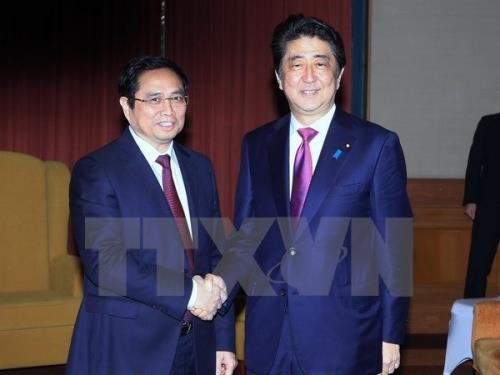 Thủ tướng Nhật Bản Shinzo Abe đã tiếp thân mật đồng chí Phạm Minh Chính, Ủy viên Bộ Chính trị, Bí thư Trung ương Đảng, Trưởng Ban Tổ chức Trung ương. Ảnh: TTXVN