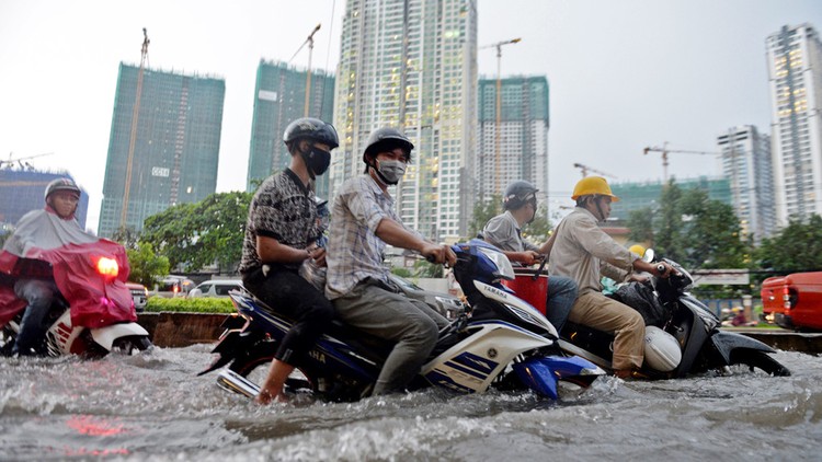 Hệ thống sông Sài Gòn theo chế độ bán nhật triều làm tăng thêm khó khăn cho việc thoát nước.