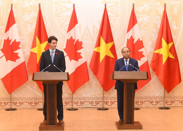 
Thủ tướng Nguyễn Xuân Phúc và Thủ tướng Canada Justin Trudeau tại họp báo. Ảnh: VGP