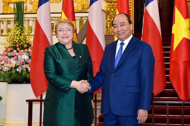 Thủ tướng Nguyễn Xuân Phúc tiếp Tổng thống Chile Michelle Bachelet. Ảnh: VGP