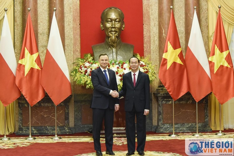 Nhận lời mời của Chủ tịch nước Trần Đại Quang, Tổng thống Ba Lan Andrzej Duda đã bắt đầu chuyến thăm cấp Nhà nước tới Việt Nam từ ngày 27-30/11. Ảnh: baoquote.vn