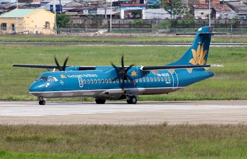 Máy bay ATR72 của Vietnam Airlines tại sân bay Tân Sơn Nhất. Ảnh: Jetphotos.