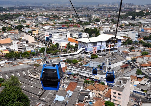 Một tuyến cáp treo ở Rio, Brazil do tập đoàn Poma xây dựng. Ảnh: The Urban Design.