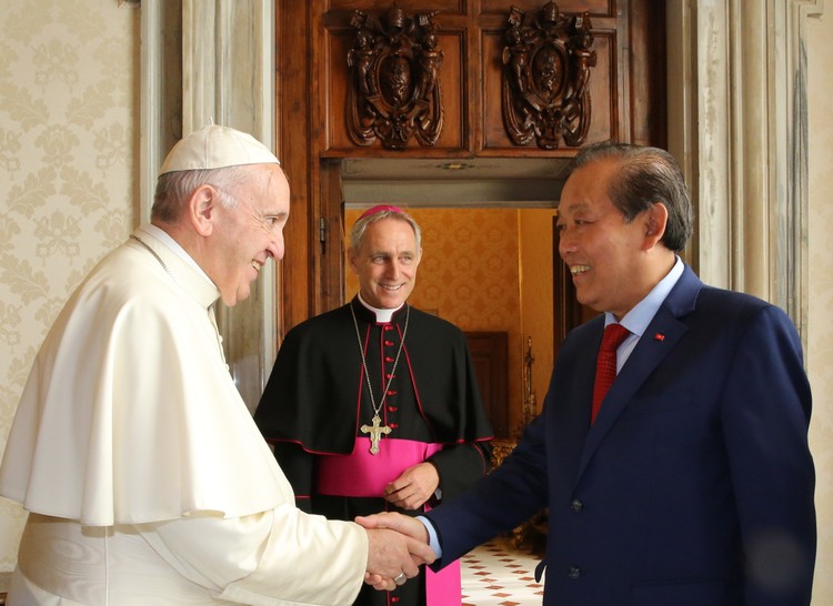 Phó Thủ tướng Trương Hòa Bình hội kiến Giáo hoàng Francis. Ảnh: VGP