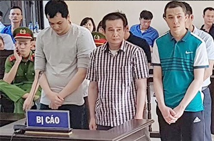 Các bị cáo tại toà.