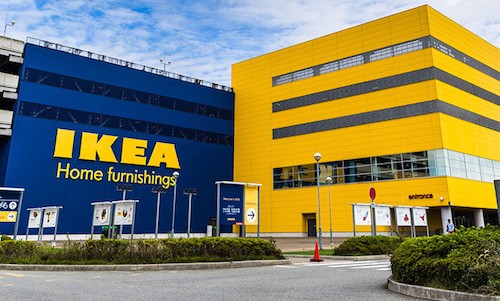 Bên ngoài một trung tâm bán lẻ thuộc hệ thống IKEA.