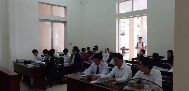 Đại diện các bên tại tòa.