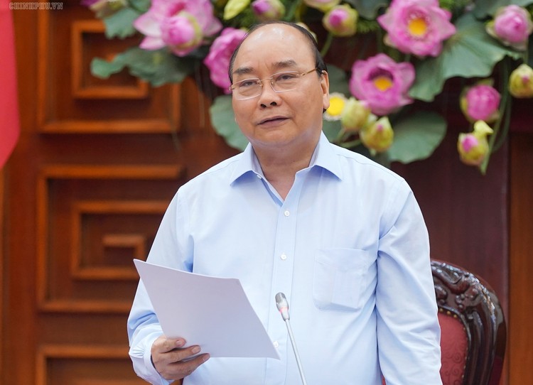 Thủ tướng Chính phủ Nguyễn Xuân Phúc phát biểu tại cuộc họp. Ảnh: VGP