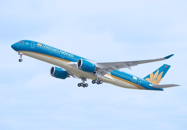 Vietnam Airlines tạm dừng khai thác bay tới Pháp và Malaysia