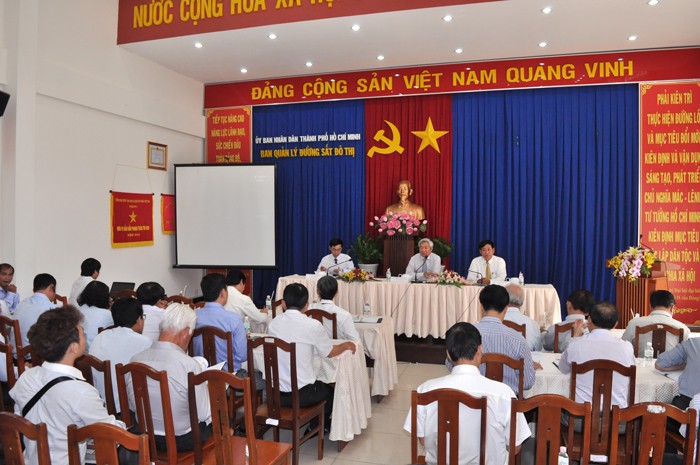 Lãnh đạo Ban quản lý đường sắt đô thị TP.HCM chủ trì họp báo thông tin về phương án xử lý cây xanh trên đường Tôn Đức Thắng, quận 1. Ảnh: Hoàng Hải