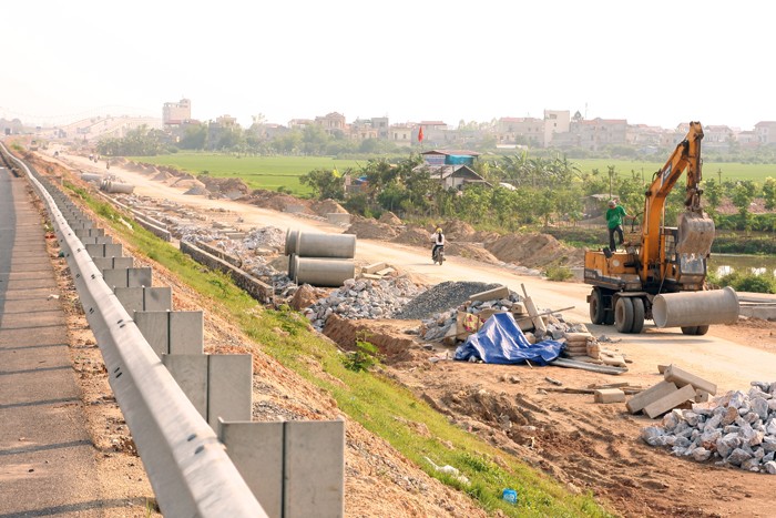 Nâng cao hiệu quả chi đầu tư phát triển là một trong những biện pháp giảm nợ công. Ảnh: Tiên Giang